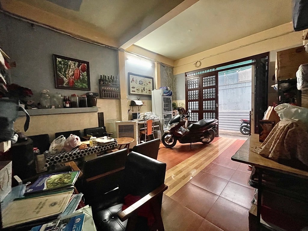 HẺM XE HƠI THẲNG TRỤC SÁT MẶT TIỀN, 2 TẦNG GẦN CHỢ LINH TRUNG, 4,5X14, NHỈNH 6 TỶ.