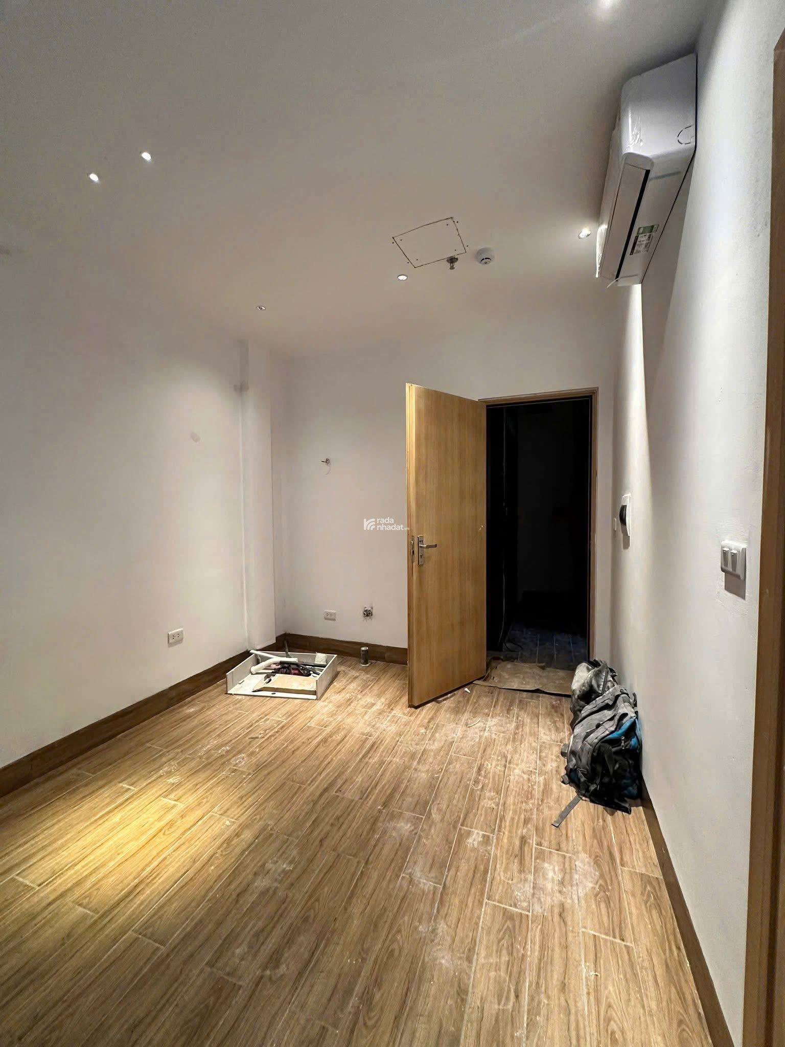 Bán nhà Trần Quốc Vượng thang máy sẵn trong nhà