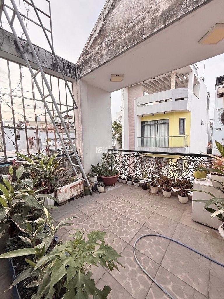 Hẻm xe hơi, ô tô vào tận nhà – thậm chí xe hơi ngủ trong nhà