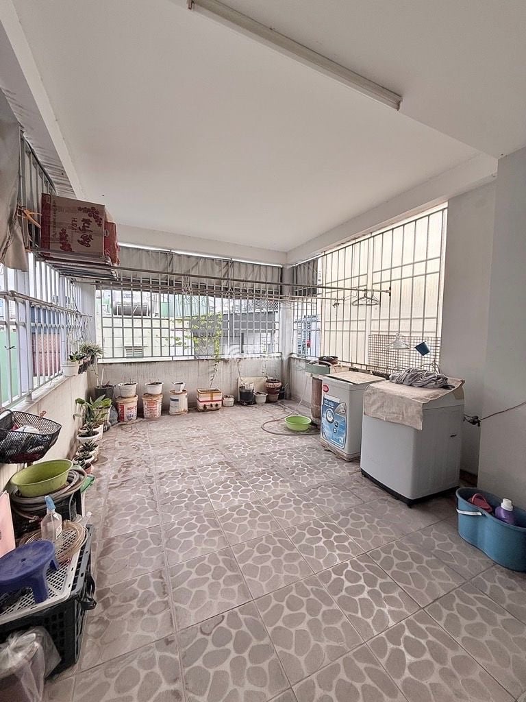 Hẻm xe hơi, ô tô vào tận nhà – thậm chí xe hơi ngủ trong nhà