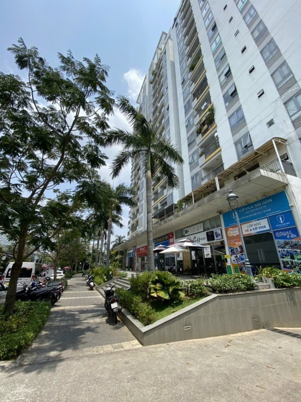 NHÀ ĐẸP TRÊN KHU ĐẤT VUÔNG VỨC 3 MẶT TIỀN SÁT PHẠM VĂN ĐỒNG 1810m2 CHỈ 250 TỶ.