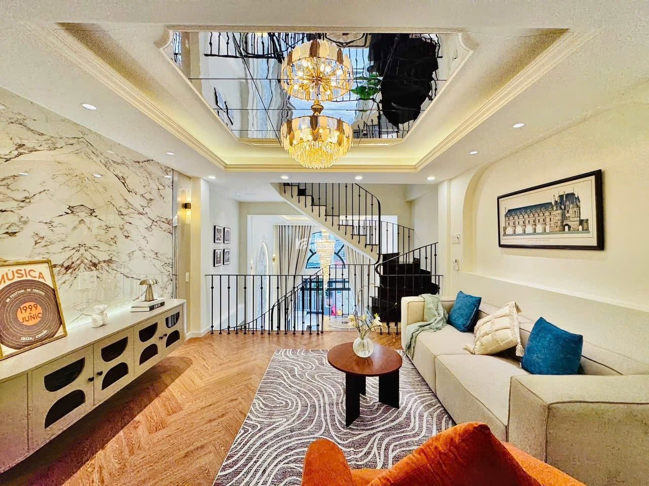 Xoay vốn bán gấp nhà 48m2, đường Hồng Lạc, P. 10, Tân Bình, cho thuê 14tr/tháng