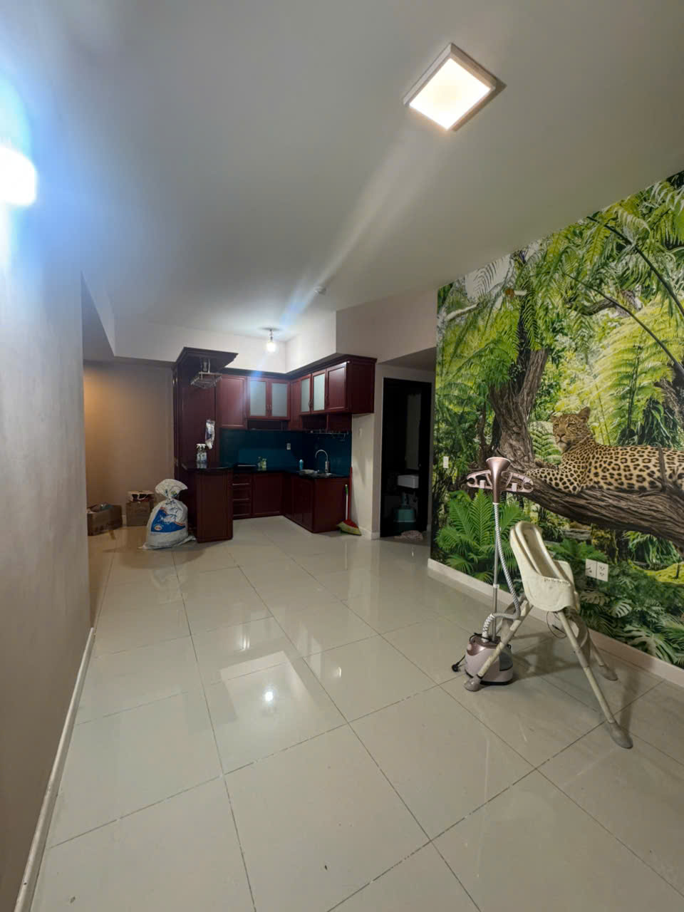 Cho thuê căn hộ 2PN, 2wc Giá 9tr mặt tiền Đỗ Xuân Hợp, P. Phươc Long Tp.HCM