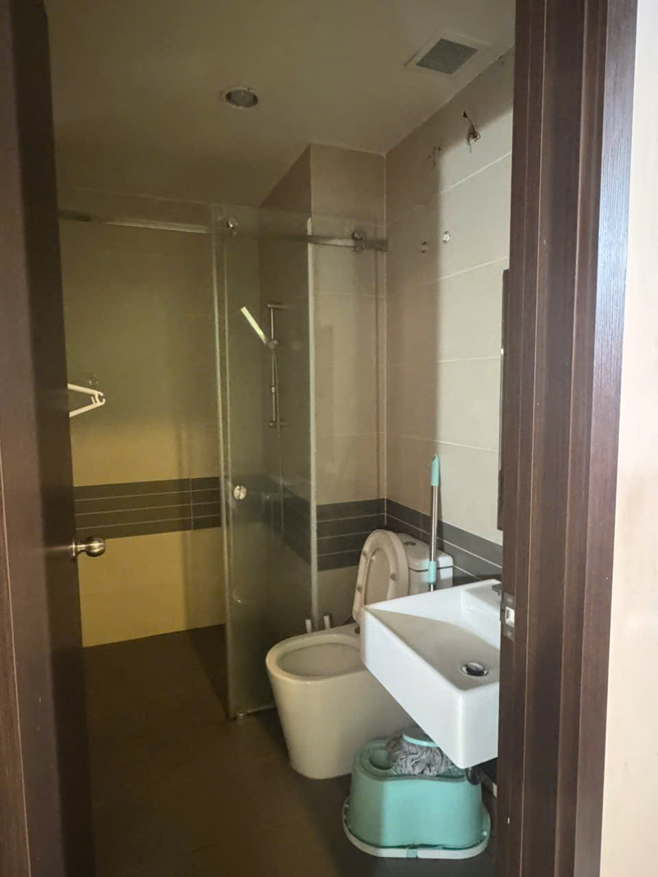 Cho thuê căn hộ 2PN, 2wc Giá 9tr mặt tiền Đỗ Xuân Hợp, P. Phươc Long Tp.HCM