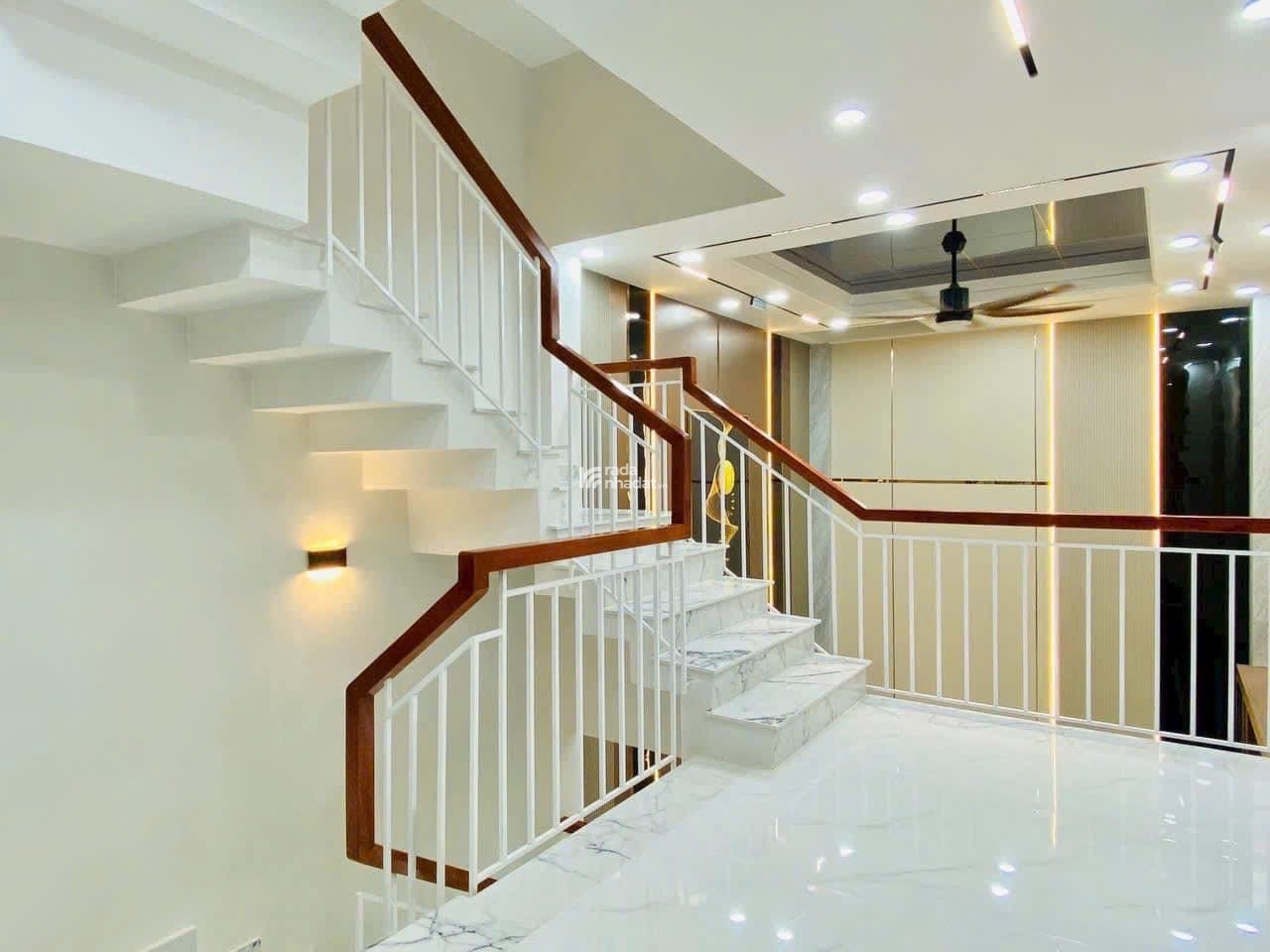 Bán nhà tặng nội thất Nguyễn Trãi P14 Q5 giá 3tỷ100tr DT 62.5m2