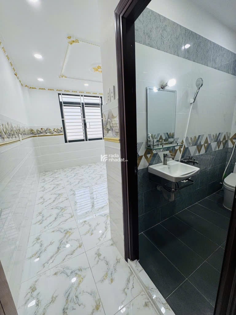 HẺM XE HƠI,1 SẸC ,MÃ LÒ,GIÁP KHU TÊN LỬA (4m x 20m x 4 TẦNG) 7,2 TỶ TL