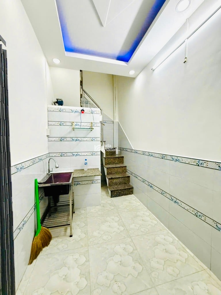 NHÀ 3 TẦNG BTCT QUẬN 6 DTSD 30M2 CHỈ 1.X TỶ KẾ HẬU GIANG