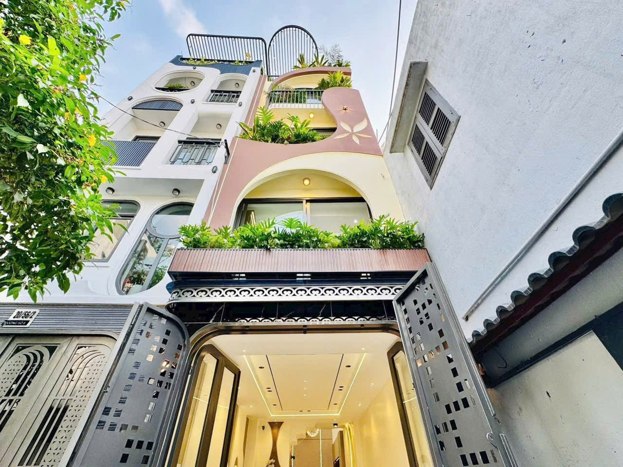 Bán nhà hẻm rộng Lò Siêu, P16, Quận 11, 9 tỷ, sổ riêng, xung quanh tiện ích đầy đủ 