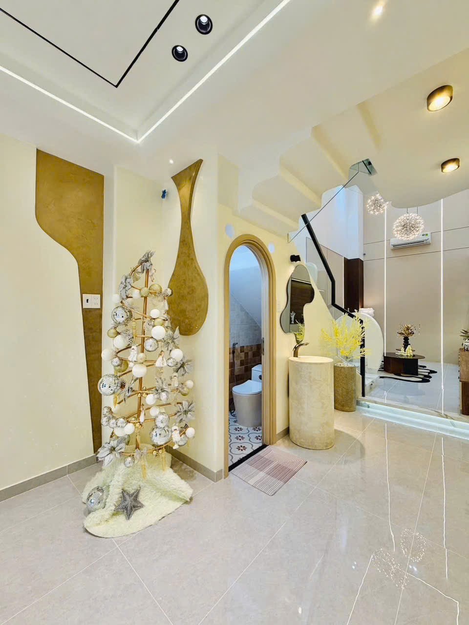 Bán nhà hẻm rộng Lò Siêu, P16, Quận 11, 9 tỷ, sổ riêng, xung quanh tiện ích đầy đủ 