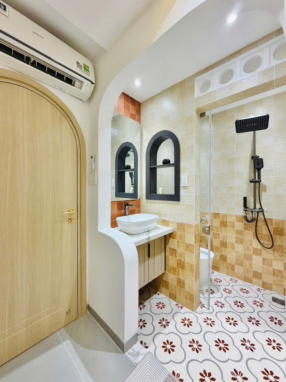 Bán nhà hẻm rộng Lò Siêu, P16, Quận 11, 9 tỷ, sổ riêng, xung quanh tiện ích đầy đủ 