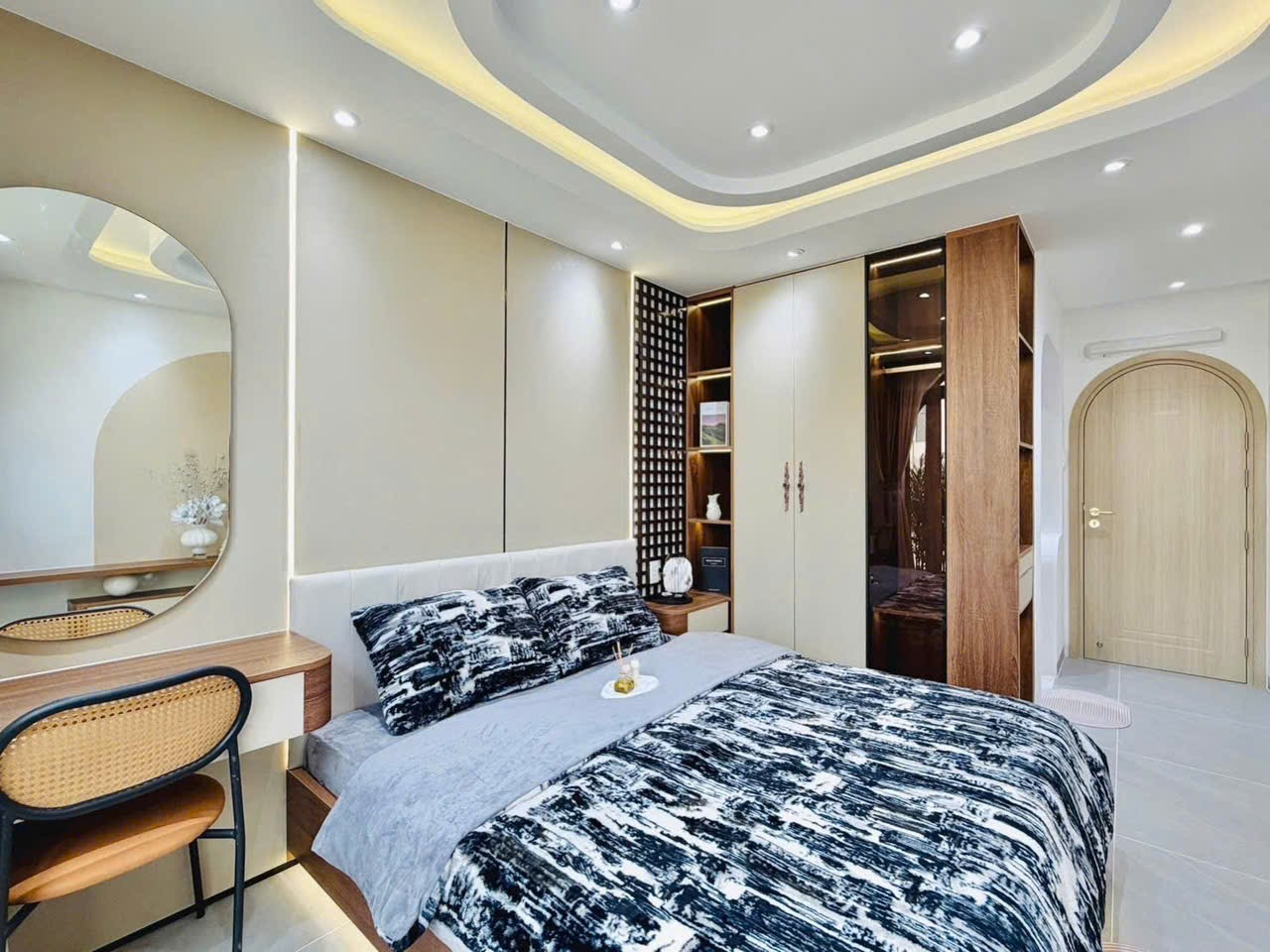 Bán nhà hẻm rộng Lò Siêu, P16, Quận 11, 9 tỷ, sổ riêng, xung quanh tiện ích đầy đủ 