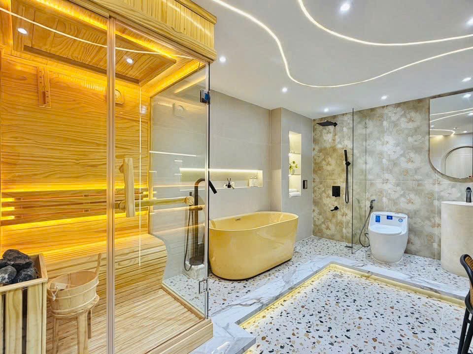 Bán nhà hẻm rộng Lò Siêu, P16, Quận 11, 9 tỷ, sổ riêng, xung quanh tiện ích đầy đủ 