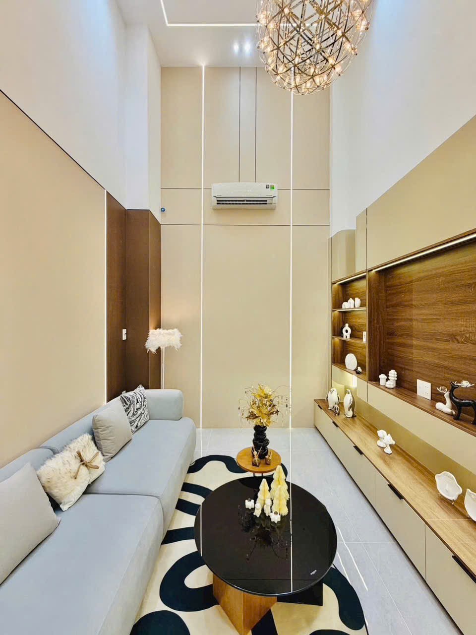 Bán nhà hẻm rộng Lò Siêu, P16, Quận 11, 9 tỷ, sổ riêng, xung quanh tiện ích đầy đủ 