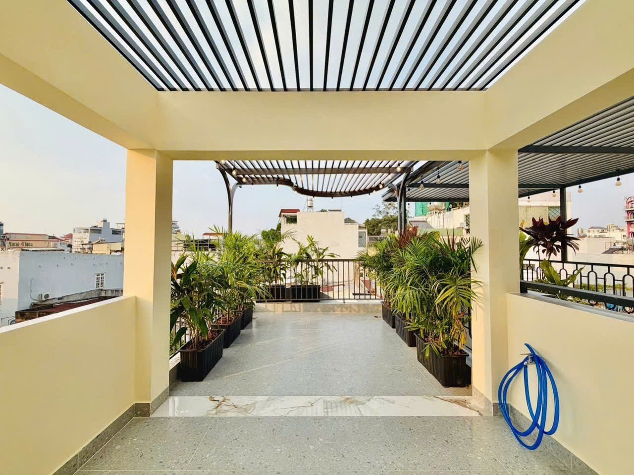 Bán nhà hẻm rộng Lò Siêu, P16, Quận 11, 9 tỷ, sổ riêng, xung quanh tiện ích đầy đủ 