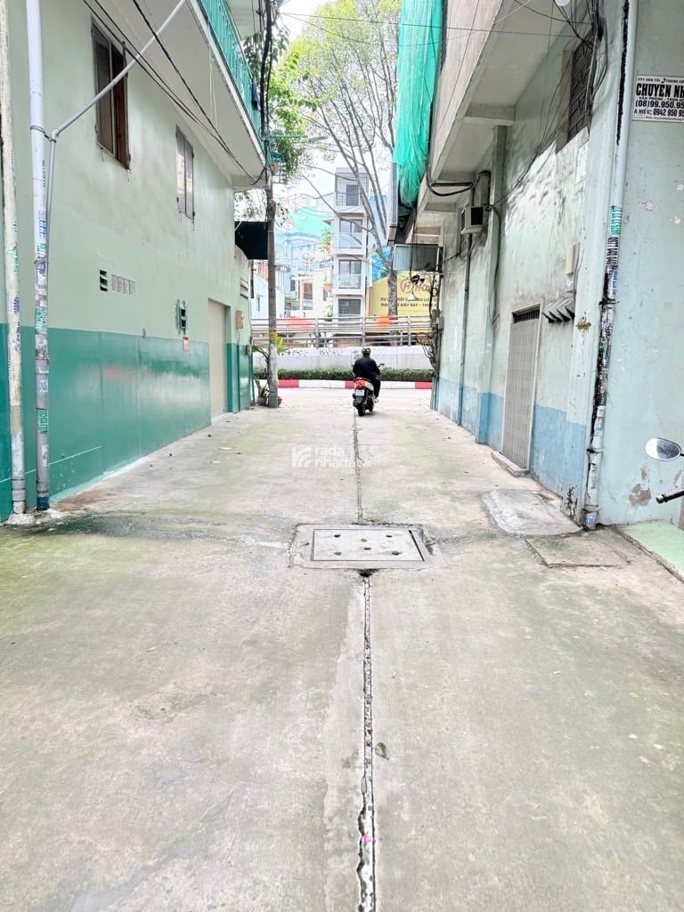 sát mặt tiền - giáp Q.5, Q.6, Q.10- Thuận tiện di chuyển ra các tuyến đường huyết mạch Hồng Bàng - 