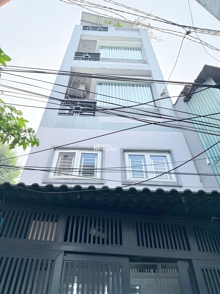 sát mặt tiền - giáp Q.5, Q.6, Q.10- Thuận tiện di chuyển ra các tuyến đường huyết mạch Hồng Bàng - 