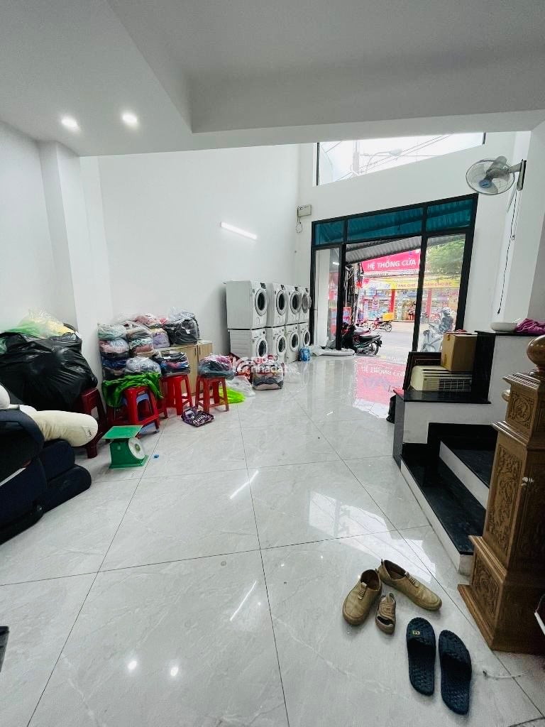 Bán Nhà MT Tỉnh Lộ 10 84m2 2 Lầu Chỉ 8 Tỷ 