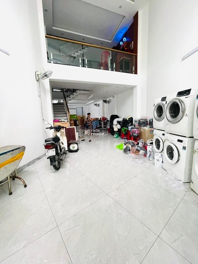 Bán Nhà MT Tỉnh Lộ 10 84m2 2 Lầu Chỉ 8 Tỷ 