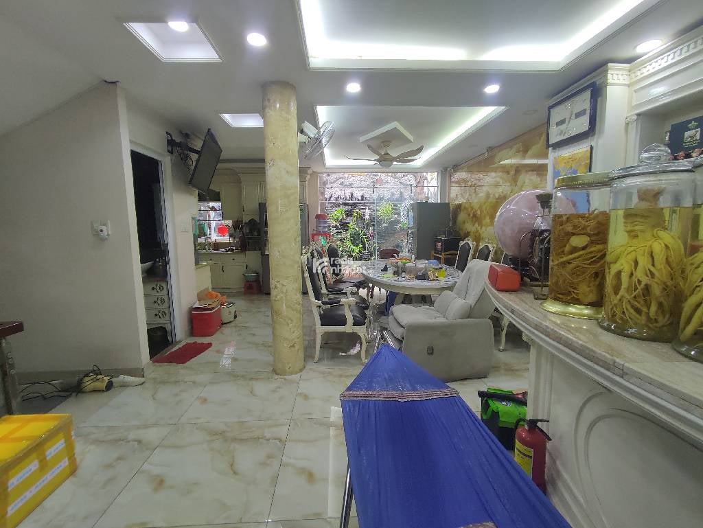 BIỆT THỰ CÓ HẦM - ĐƯỜNG SỐ 46 TÂN PHONG, QUẬN 7-DIỆN TÍCH 7 X 18M- GIÁ 28 TỶ