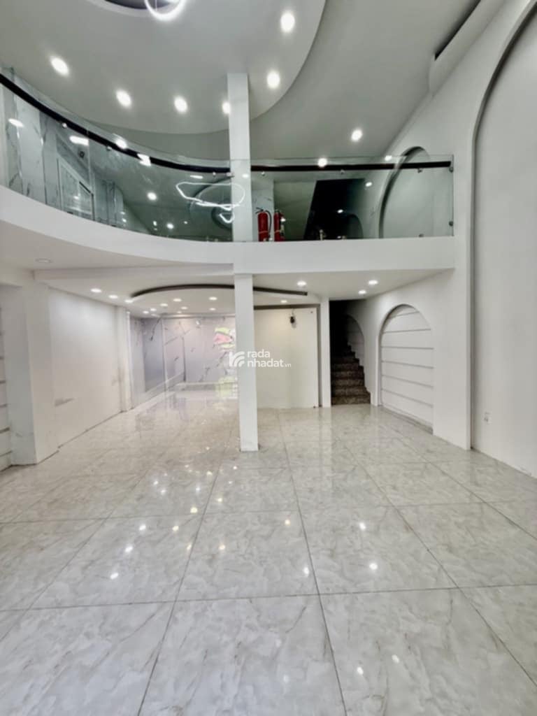 NHÀ 3 TẦNG, KHU BIỆT THỰ NGUYỄN CHÍ THANH, P.9, Q5, GẦN QUẬN 1, QUẬN 10, DT 135M2, NGANG 9M, 35T  