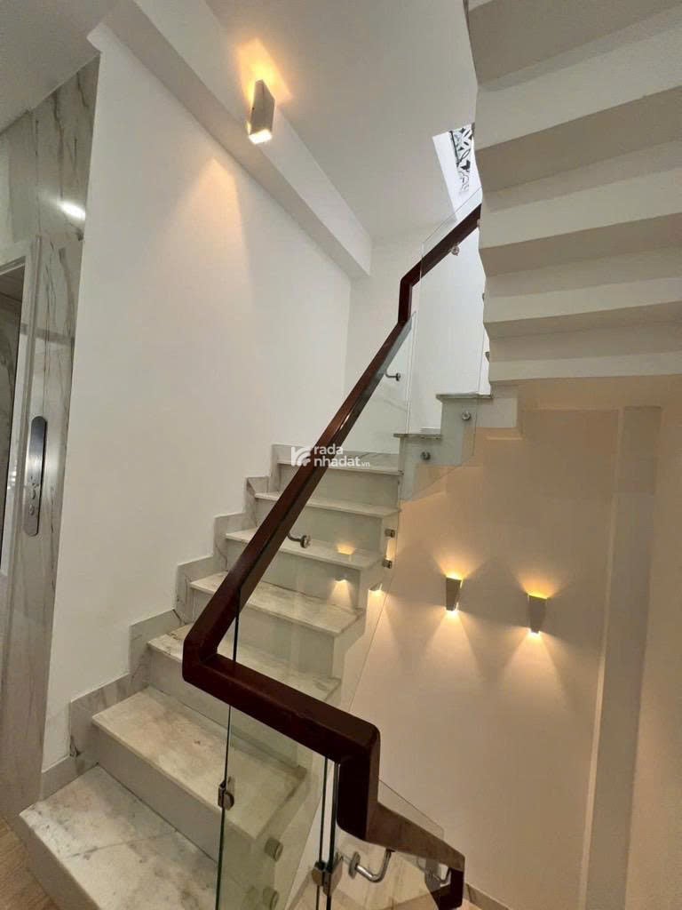 QUẬN 3 - CMT8 - 36m2 - 3 Tầng - Hẻm xe hơi - 8.xx TỶ (x nhỏ)