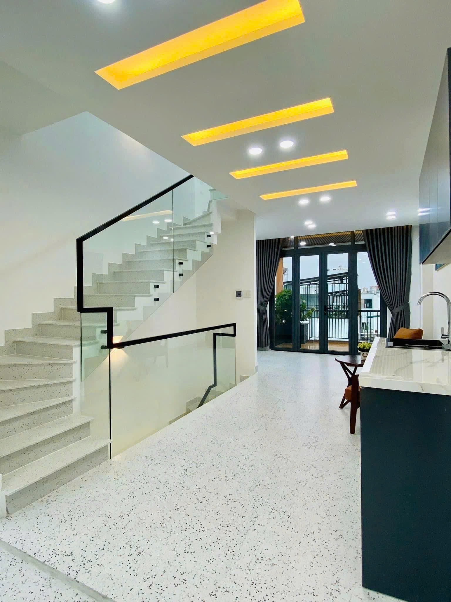 BÁN Nhà Đẹp giá TỐT Đường Dương Quảng Hàm giá 5 tỷ 550  DT 59,6m2 Phường 5 Quận Gò Vấp Tphcm