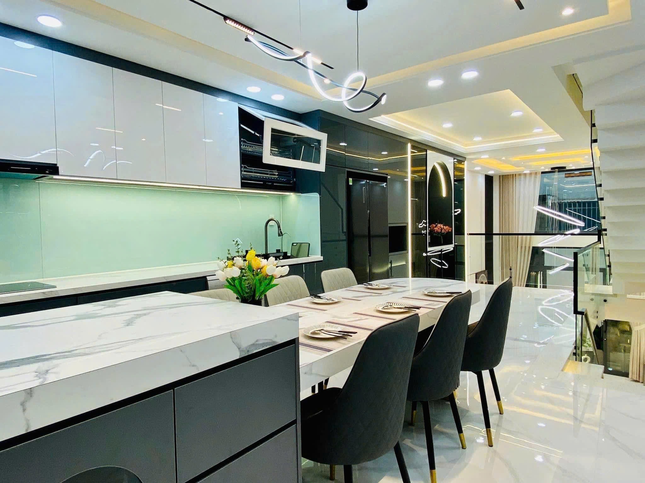 BÁN Nhà Đẹp giá TỐT Đường Dương Quảng Hàm giá 5 tỷ 550  DT 59,6m2 Phường 5 Quận Gò Vấp Tphcm