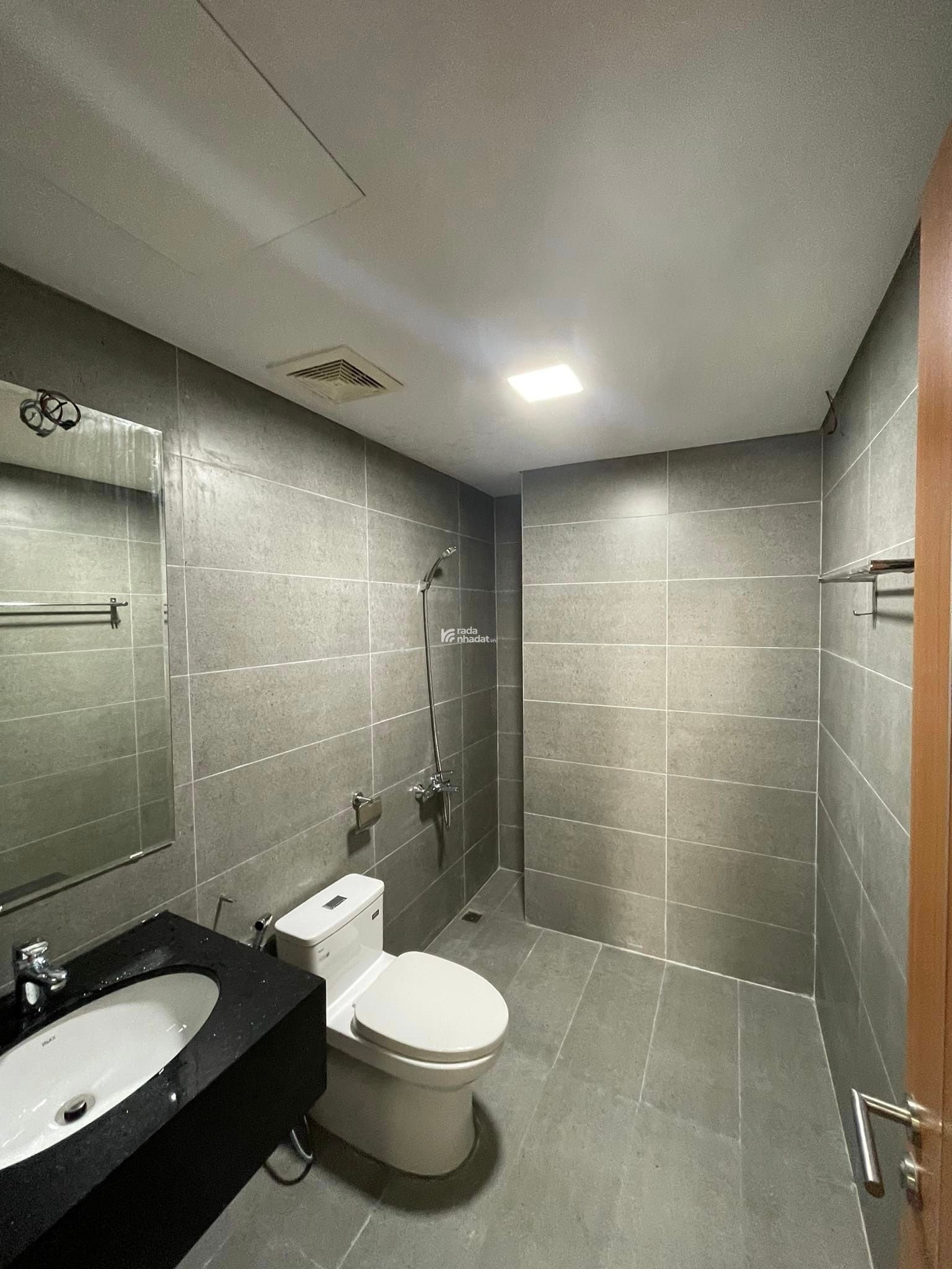 Bán căn hộ Hoàng Cầu Skyline. 90m2, 2PN 2WC full đồ - giá 10 tỷ