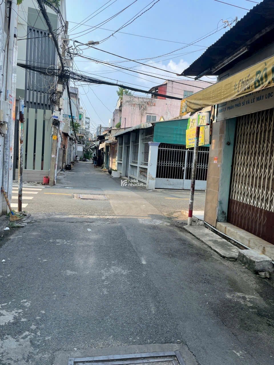 NHÀ ĐƯỜNG TRƯỜNG CHINH, GẦN CHỢ LẠC QUANG, 4x25m, HẺM XE HƠI THÔNG