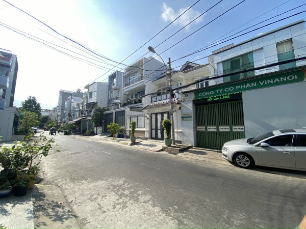 đất Trống 12,2x18m đường số Phường Tân Quy Q7. giá 40 tỷ