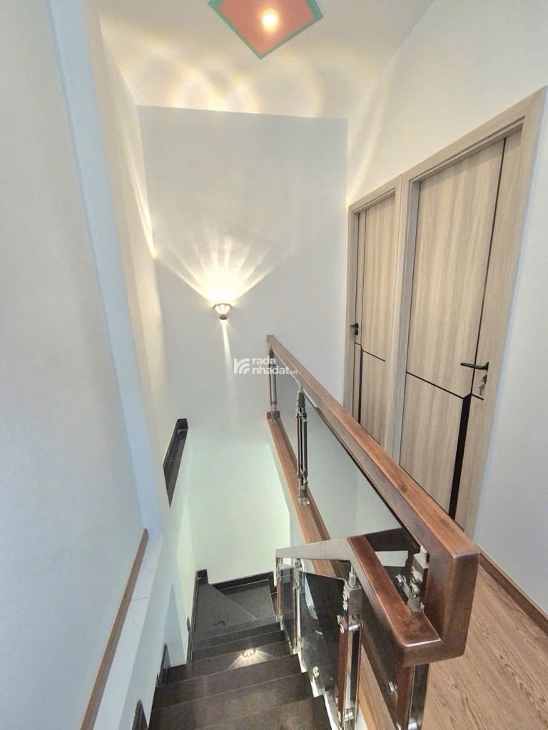 NHÀ 2 TẦNG - 30M2 - 2PN - NGAY ẨM THỰC ĐỒNG ĐEN - SÁT MẶT TIỀN