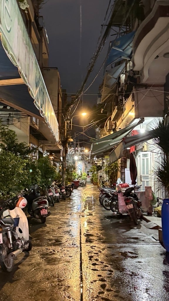 NHÀ 2 TẦNG - 30M2 - 2PN - NGAY ẨM THỰC ĐỒNG ĐEN - SÁT MẶT TIỀN