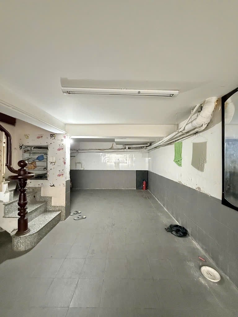 Mặt tiền kinh doanh  Hoa Lan  Phường 1  Phú Nhuận Giáp ranh Q1  50m2 (x 5 tầng ) Giá 18 Tỷ