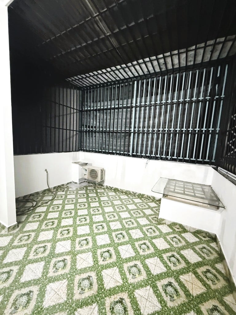 NHÀ 3 TẦNG XÂY FULL ĐẤT HẺM Ô TÔ TRÁNH  VỊ TRÍ VIP LÒ LU 