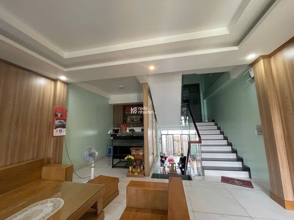 Bán Nhà 4 Tầng, 90m2 Có Gara đậu xe hơi, Phước Long B Q9. Giá chỉ 9 Tỷ
