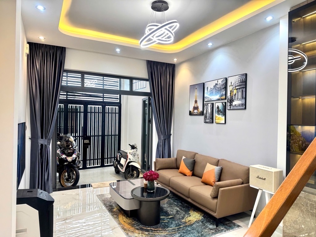 LÊ HỒNG PHONG - QUẬN 10 - NHÀ MỚI ĐẸP LUNG LINH - TẶNG NỘI THẤT CAO CẤP - XÁCH VA LI VÀO Ở NGAY. 