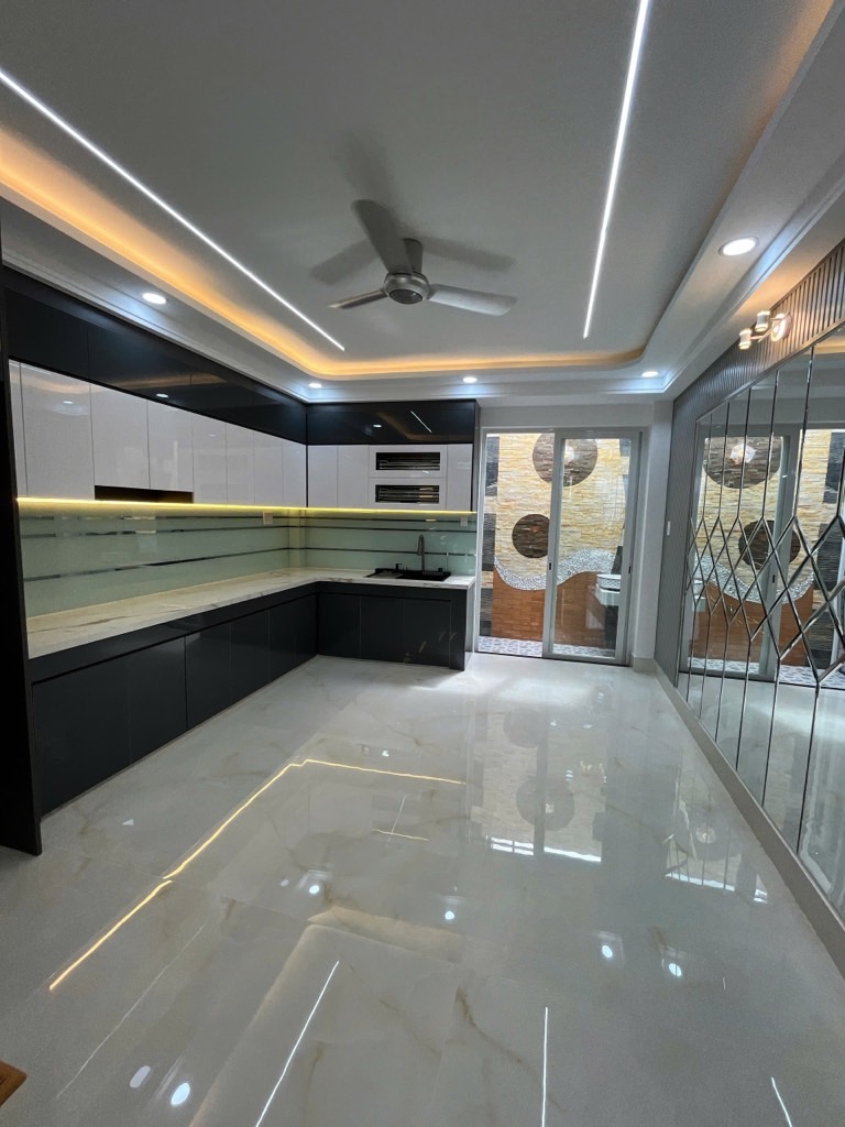 HẺM XE HƠI - NGAY NGÃ TƯ 4 XÃ - HƯƠNG LỘ 2 - GIÁP TÂN PHÚ - NHÀ MỚI ĐẸP 5 TẦNG - 56M2 -