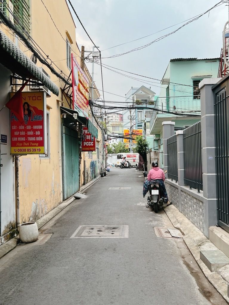 NHÀ 4 TẦNG - 84M2 - NGANG 5M - CÓ THANG MÁY- 4PN KHÉP KÍN - HẺM THÔNG Ô TÔ - GẦN GA T3