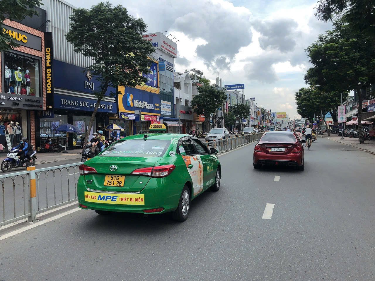 HIẾM chỉ 9.5 tỷ có nhà 3 lầu HXH Quang Trung làm CTY 64m2 ngang 4m ngay CHUỒNG CÚN.