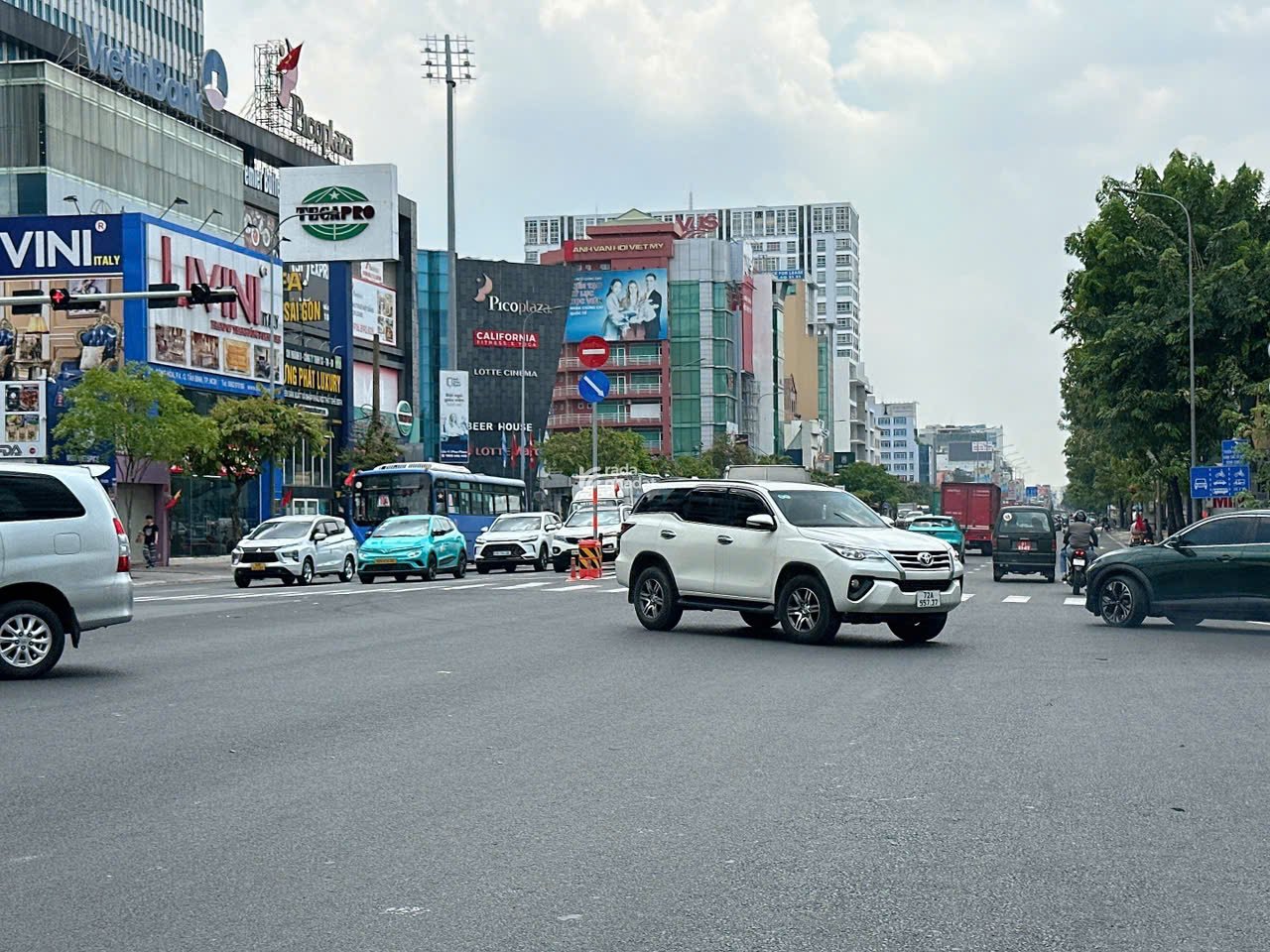 Bán nhà 4 tầng BTCT hẻm 8m Cộng Hòa ngang 5m 100m2 có gara sát bên ga T3 chỉ 23 tỷ.