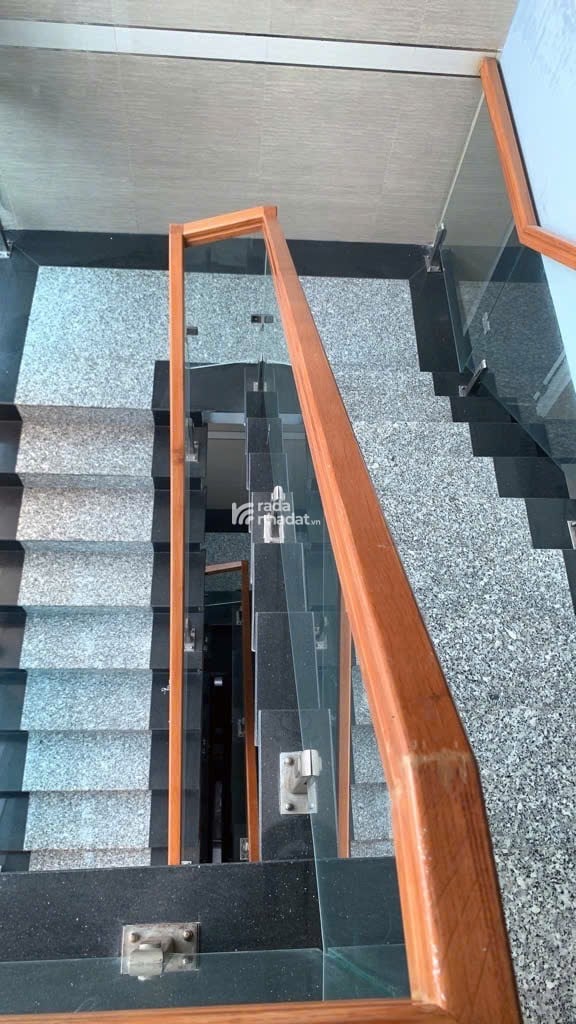 NHÀ 6 TẦNG - 192M2 -NGANG 10M - GẦN CHỢ PHẠM & SÂN BAY