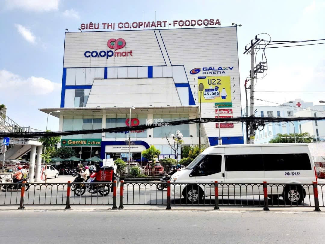 Bán CHDV 5 tầng view chợ Hạnh Thông Tây ngang 5m 75m2 9PN hẻm 8m thông chỉ 10.9 tỷ.