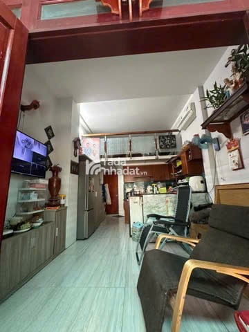 Bán CHDV 5 tầng view chợ Hạnh Thông Tây ngang 5m 75m2 9PN hẻm 8m thông chỉ 10.9 tỷ.