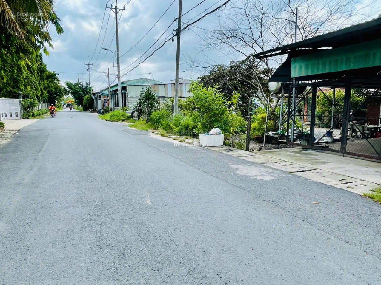 Chính chủ cần bán nhanh mặt tiền đường Bùi Thị He, 223m2 full thổ cư, sổ riêng, cách QL22 100m