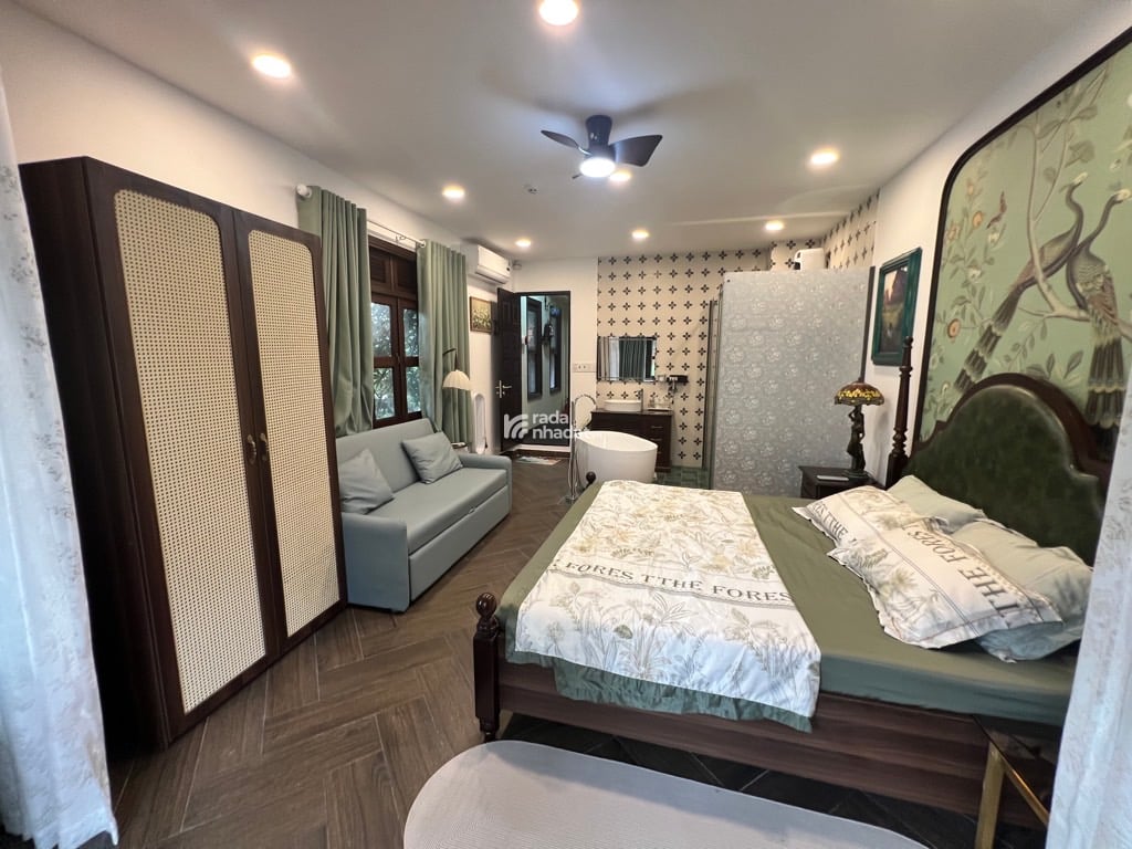 Bán nhà Phú Nhuận 4 x 18 x 5 tầng phong cách Âu cổ điển, HXH gần mặt tiền