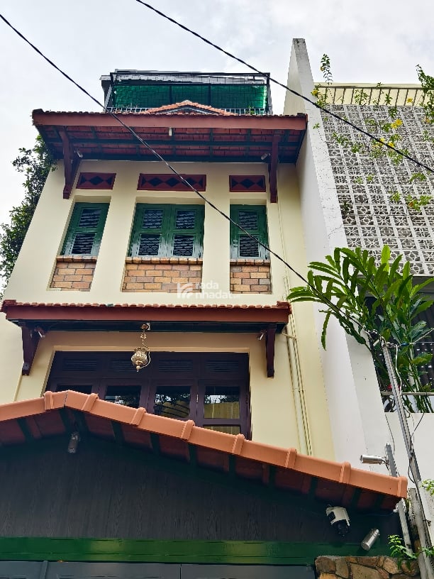 Bán nhà Phú Nhuận 4 x 18 x 5 tầng phong cách Âu cổ điển, HXH gần mặt tiền
