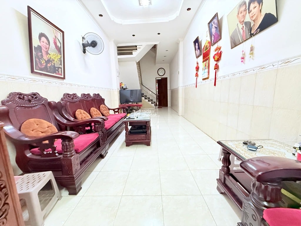 Nhà Đường Nguyễn Trọng Tuyển Phú Nhuận, rất nên mua.