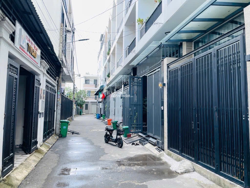 Nhà 3 tầng đường số 12, Thủ Đức , 68m2 đất, 250m2 sử dụng , hẻm xe hơi, full công năng