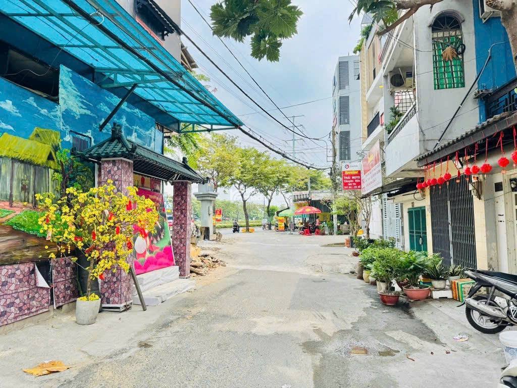 HOT- LÔ ĐẤT ĐẸP- Cạnh MẶT TIỀN PHẠM VĂN ĐỒNG- HXT THÔNG TỨ TUNG Ngang 7,4 x 10M2 giá 7,3 Tỷ TL