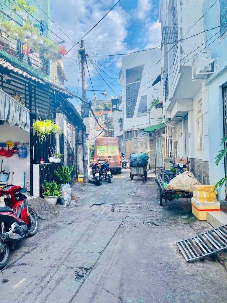 HOT- LÔ ĐẤT ĐẸP- Cạnh MẶT TIỀN PHẠM VĂN ĐỒNG- HXT THÔNG TỨ TUNG Ngang 7,4 x 10M2 giá 7,3 Tỷ TL